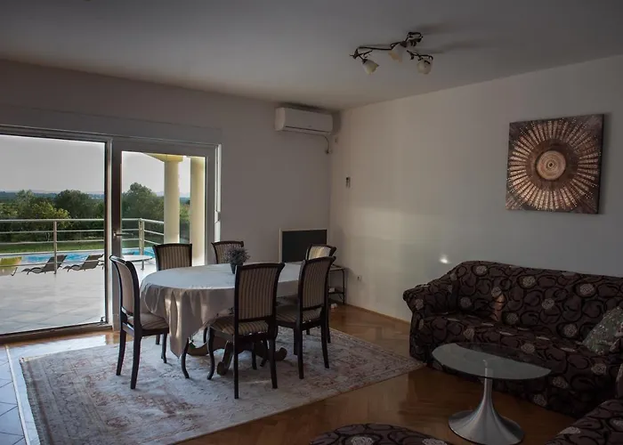 Dubis House