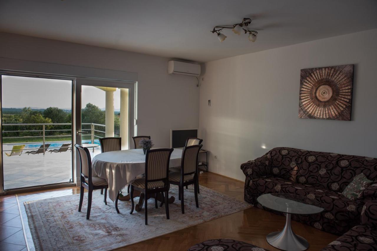 Cabană Dubis House