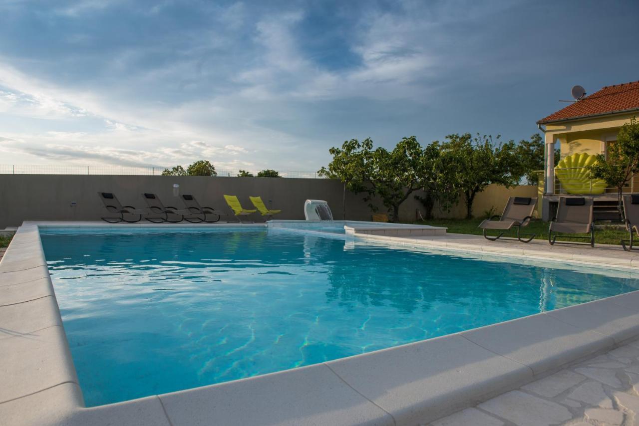 Cabană Dubis House